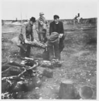Burying Buchenwald corpses 