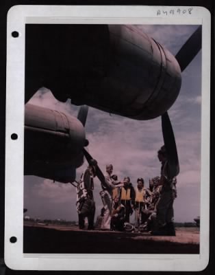 Thumbnail for ␀ > Maj. Gen. Nathan Twining Talks To B-17 Crew Just Returned From A Mission.