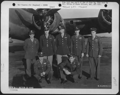 Consolidated > Crew Of The 92Nd Bomb Group Beside A Boeing B-17 "Flying Fortress" After Completion Of Their 25Th Mission.  England, 8 February 1944.