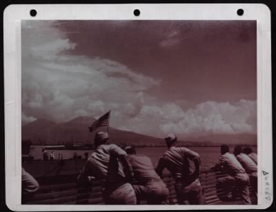 ␀ > Bound For The Isle Of Capri For A Rest Leave, These Americans Line The Rail For A View Of Vesuvius, In The Background, As The Italian Steamer Partenope Leaves Naples Harbor On Its Daily Trip To The Historic Isle Carrying Army Air Force Personnel, Many Of
