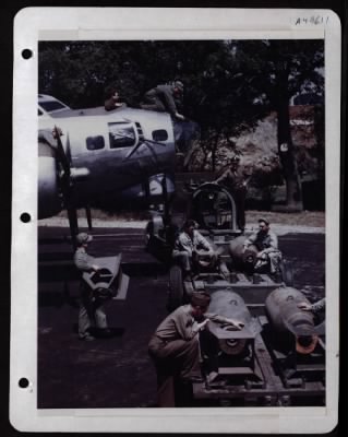 ␀ > England.....Ground Mechanics Make A Final Check-Up As Ornance Men 'Fin' 2000 Lb. Bombs Prior To Loading Into A Boeing B-17.