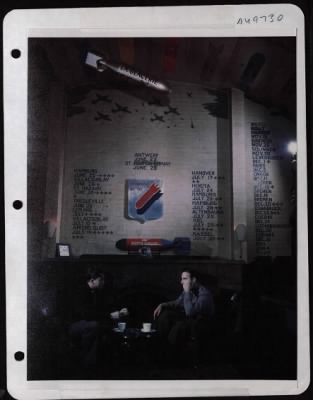␀ > Interior Of Officer'S Club At An 8Th Air Force Bomber Station In England.