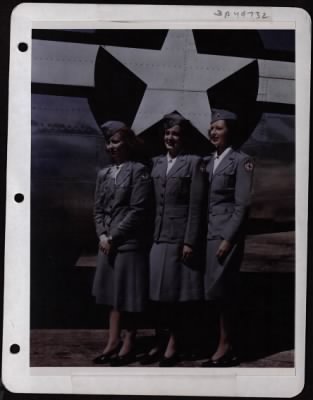 ␀ > Margaret Ann Ayers, Detroit, Mich., Mary E. Carroll, Bath, Me., And Elizabeth Kinsey, Perrysburg. O., Are Typical Red Cross Girls Overseas.