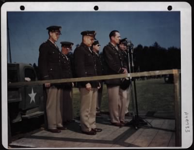 ␀ > Gen Doolittle Stands With Bowed Head As Lt Col W.E. Darre, Chaplain, Says A Prayer For Flyers Of The 8Th Air Force Who Have Been Killed In Action.  England.