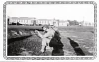 Guido taking aim 1944.jpg