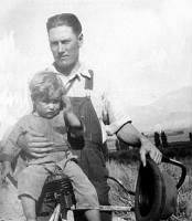 Young Allan with his dad in Elberta