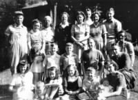 Duvall family abt 1942.jpg
