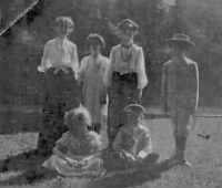 Thumbnail for 1910 ish Hale kids.jpg