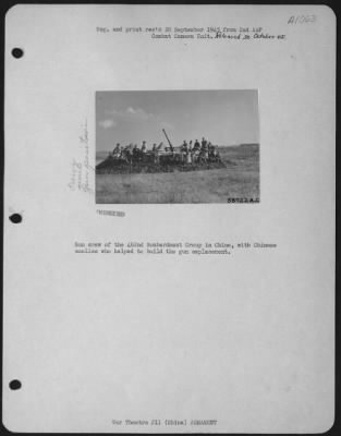 General > Gun Crew Of The 462Nd Bombardment Group In China, With Chinese Coolies Who Helped To Build The Gun Emplacement.