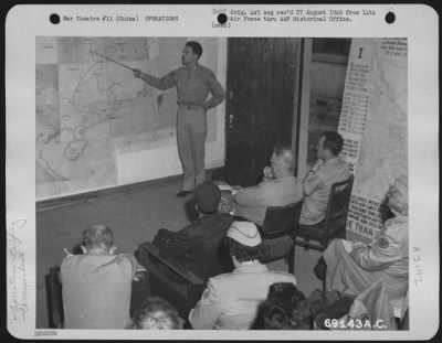 General > U.S. War Correspondents Are Briefed By A Member Of The 14Th Air Force Shortly After Their Arrival In China.  25 June 1945.