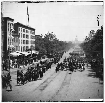 1336 - Washington, District of Columbia. The Grand Review of the Army. Gen. Horatio G. Wright, staff and 6th Corps passing on Pennsylvania Avenue near the Treasury