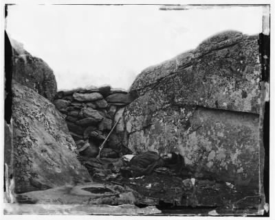 3641 - Gettysburg, Pa. Dead Confederate soldier in Devil's Den