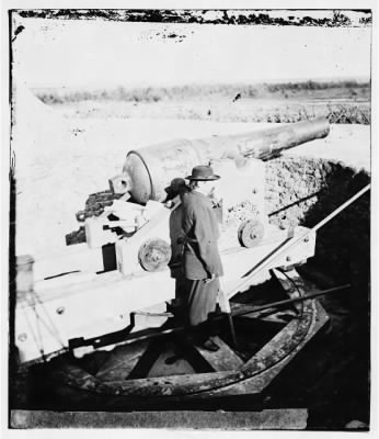 37 - Savannah, Georgia (vicinity). Big gun at Fort McAllister