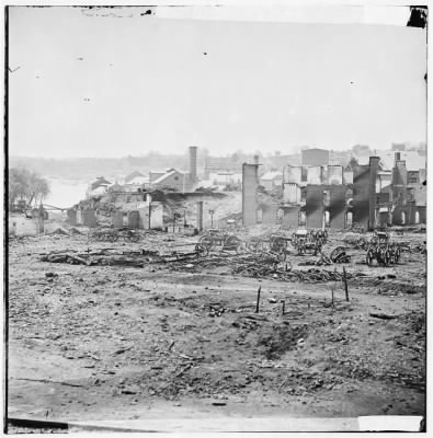 4822 - Richmond, Va. Guns and ruined buildings near the Tredegar Iron Works