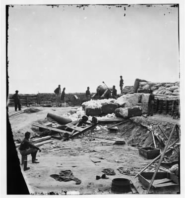 5346 - Yorktown, Virginia (vicinity). Confederate fortifications reinforced with bales of cotton