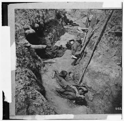 5568 - Petersburg, Virginia. Dead Confederate soldiers in trenches of Fort Mahone