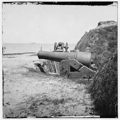 5691 - Charleston, S.C. Guns of Fort Johnson; Fort Sumter in distance