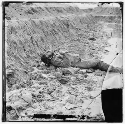 5750 - Petersburg, Virginia. Dead Confederate soldier in trenches of Fort Mahone