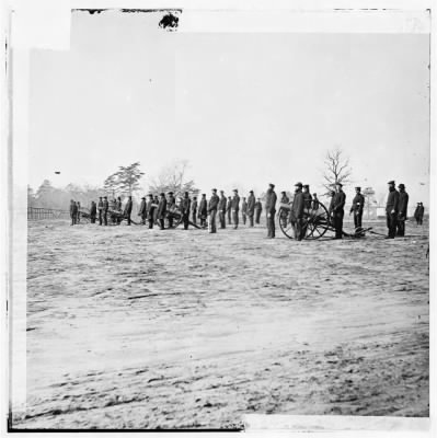 6013 - Point of Rocks, Va., vicinity. Crew of U.S. Army gunboat General Foster ashore with howitzers