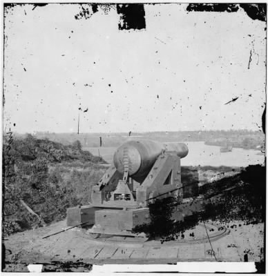 6494 - Drewry's Bluff, Virginia. Columbiad gun in Fort Darling on James