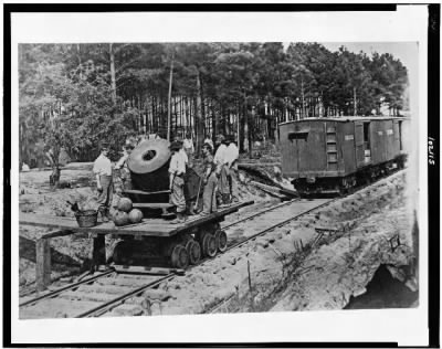 6716 - Soldiers with cannon on small railroad car