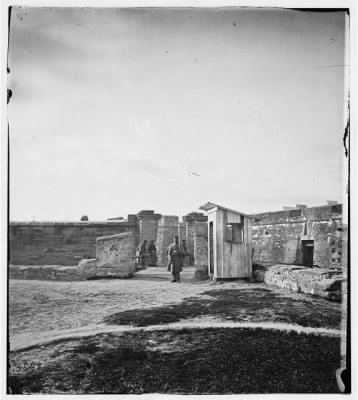 916 - St. Augustine, Florida. Gate. Fort Marion