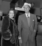 Flynn and first wife Lili Damita at Los Angeles airport in 1941.
