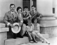 lg-governor-huey-long-with-his-children-and-nephew-and-niece-in-baton-rouge-louisiana-in-the-1930s.jpg