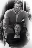 Ronald_Reagan_with_his_mother_Nelle_1950_cropped.jpg