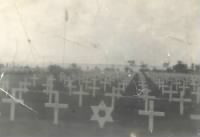 Frank Feller's Grave on Tinian 1944.jpg