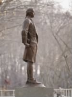 Nathan Hale statue.jpg
