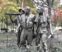 Three Soldiers Vietnam Memorial.jpg