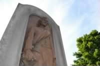 Daughters of Confederacy monument at Woodlawn.jpeg