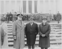 800px-President_Truman_attends_the_ceremony_at_Lincoln_Memorial_in_honor_of_President_Lincoln's_birthday._This_photo_shows..._-_NARA_-_199786.jpg