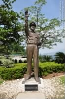 General-Douglas-MacArthur-Statue.jpg