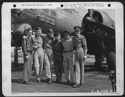 General > Lt. Forszen And Crew Of The 452Nd Bomb Group, Beside The Boeing B-17 "Flying Fortress" "Dol".  England, 27 May 1944.