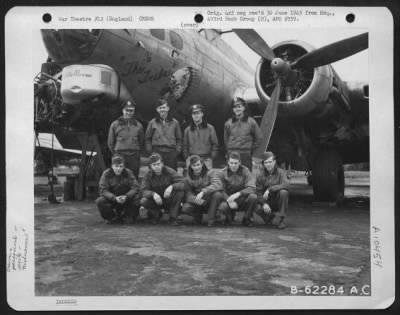 General > Lt. Hoagland And Crew Of The 860Th Bomb Sq. 493Rd Bomb Group, 8Th Air Force, In Front Of Boeing B-17 "Flying Fortress" "The Tribe".  England, 29 March 1945.