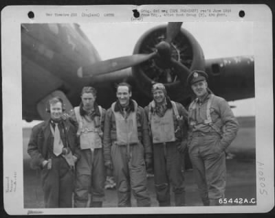 General > Colonel Vorhees And Crew Of The 401St Bomb Group, Beside A Boeing B-17 "Flying Fortress" At An 8Th Air Force Base In England, 15 June 1944.  They Are: Capt. Haberer, Lt. Ramsey, Colonel Vorhees, Capt. Goodman And Lt. Anderson.