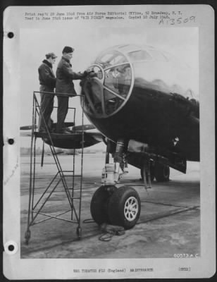 Painting & Washing > Wings Over Germany Today Belong To The Allies, And A Large Number Of Them Bear The Label 'Made In The Usa'.  An American Ground Crew Readying A Boeing B-29 At Borham Airbase In England.