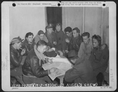 General > Interrogation Officer Questions The Crew Of The Boeing B-17 "Flying Fortress" 'Hell'S Angels' After Their Return From A Mission Over Enemy Territory.  303Rd Bomb Gorup, England.  14 February 1943.