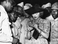 USO-bette davis-with-black-soldiers.png