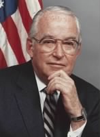 Thumbnail for 220px-Richard_E._Lyng,_22nd_Secretary_of_Agriculture,_March_1986_-_January_1989._-_Flickr_-_USDAgov.jpg