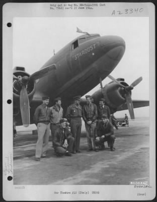 Consolidated > Gen. Sir Harold R.L.G. Alexander, Commander-In-Chief Of The Allied Forces In Italy, Poses With Crew Members Of The Douglas C-47 'Stardust', His All-American Crew, Somewhere In Italy.  They Are, Left To Right: 1St Lt. Alan E. Wetzel Of Millvale, Pa., Navig