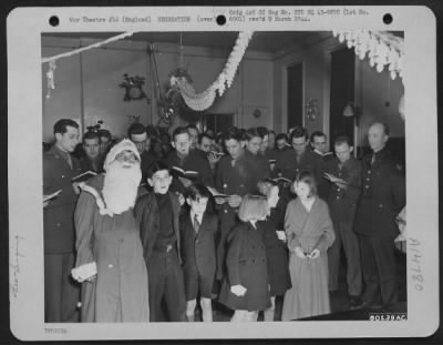 Consolidated > Officers And Enlisted Men Of The U.S. Air Force Join The Child Patients Of The Royal Victoria Hospital At Bournemouth, England In Singing Christmas Carols During A Party Given By The Gis On 24 December 1943.