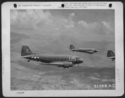 Douglas > Douglas C-47 Skytrains, 12 Af Troop Carrier Wing, Loaded With Paratroopers On Their Way For The Invasion Of Southern France, 15 August 1944.