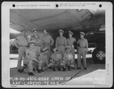 General > Crew Of The Boeing B-17 'Memphis Belle' At Laredo Aaf, Laredo, Texas, 20 June 1943.