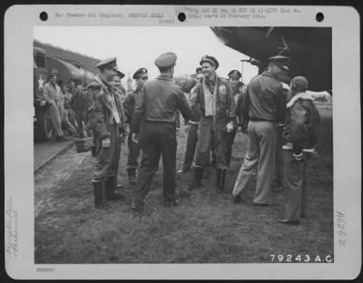 General > Members Of One Of The Squadrons At An Airbase In England Bid Farewell To Capt. Robert K. Morgan Of Asheville, North Carolina, Pilot Of The Boeing B-17 "The Memphis Belle" Before He And His Crew Take-Off For Return To The United States After Completing 25