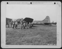 The Crew Of The "Memphis Belle" Back From Its 25Th Operational Mission.  All Of The Crew Hold The Dfc And Air Medal With Three Oak Clusters, And All Started With This Boeing B-17 "Flying Fortress" And Survived With Only One Casualty, A Leg Wound To The Ta - Page 1