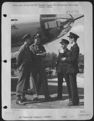 General > Two 9Th Af Marauder Flying Officers Who Are Operating Their Medium Bombers On Night Bombing Missions, Receive Valuable Tips From Two Royal Australian Air Force Officers, Who Have Been Operating Mitchell Bombers On Night Missions From British Bases For A M