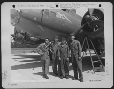 Ground > M/Sgt. Robinson And Ground Crew Of The 381St Bomb Group In Front Of A Boeing B-17 "Flying Fortress" At 8Th Air Force Base 167, England.  16 July 1943.